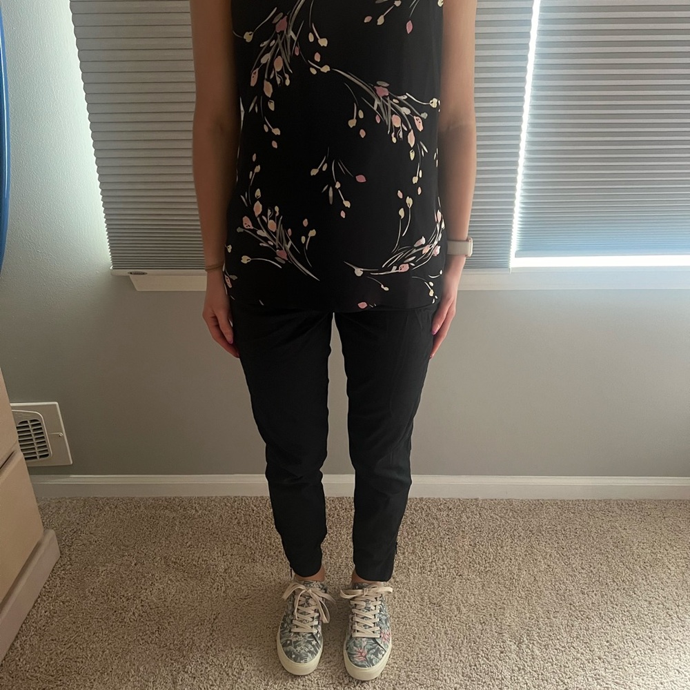 Slim ankle extra high rise pants stretchy waisted band, side and back pockets.